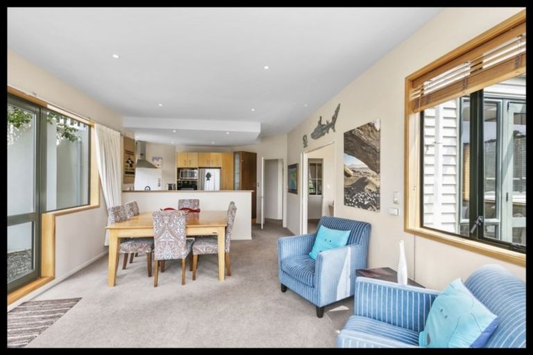 Photo of property in 15a Waru Street, Khandallah, Wellington, 6035