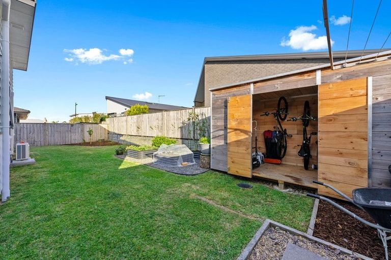 Photo of property in 7 Onekura Street, Red Beach, 0932