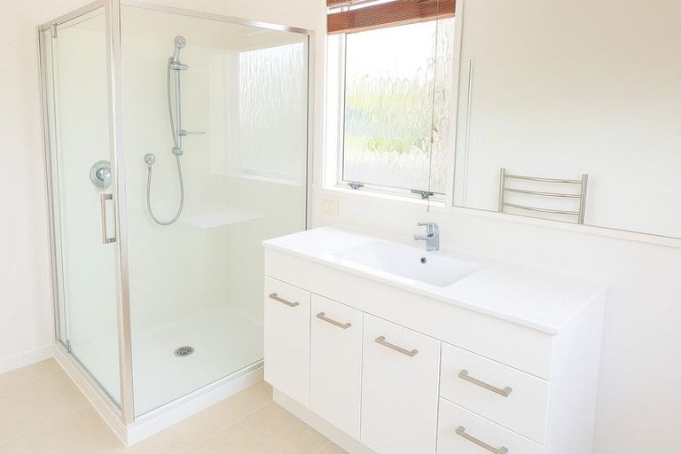 Photo of property in 2/5 Kenmure Avenue, Forrest Hill, Auckland, 0620