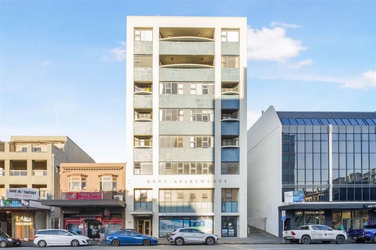 Photo of property in 17 Kent Terrace - Kent Apartments, 7b/16 Kent Terrace, Mount Victoria, Wellington, 6011