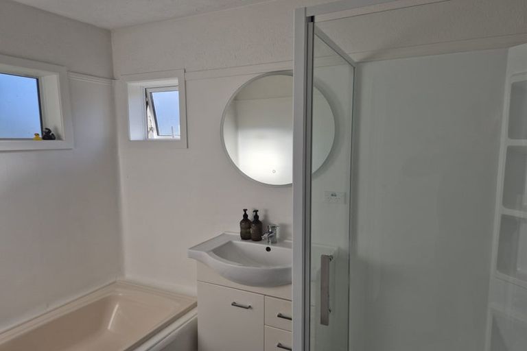 Photo of property in 4/45 Shakespeare Road, Milford, Auckland, 0620