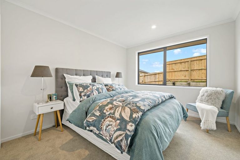 Photo of property in 10 Te Paahi Avenue, Waiuku, 2123