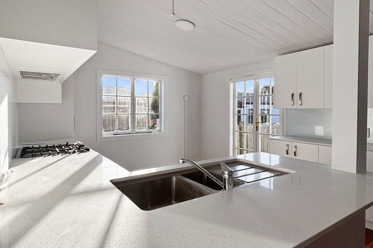 Photo of property in 27 Second Avenue, Avenues, Whangarei, 0110