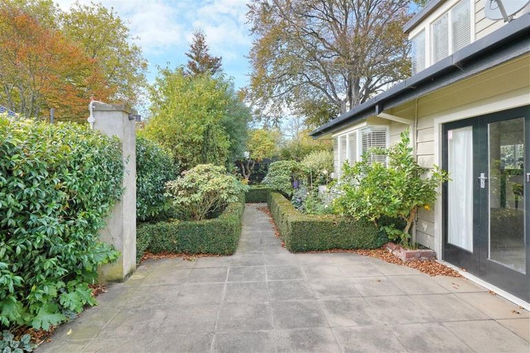Photo of property in 127 Fendalton Road, Fendalton, Christchurch, 8014