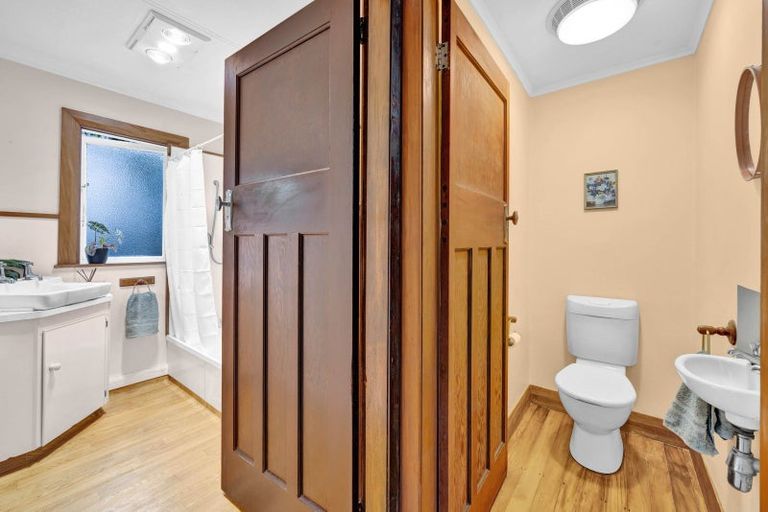 Photo of property in 27 Bonithon Avenue, Moturoa, New Plymouth, 4310