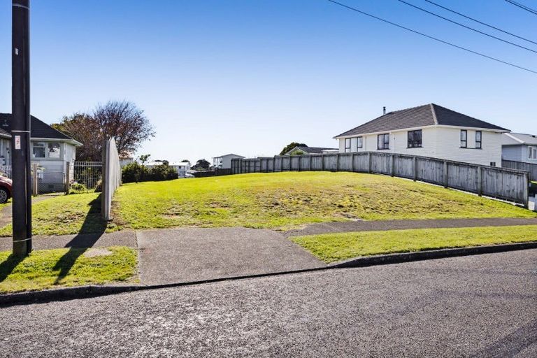 Photo of property in 11 Banks Street, Marfell, New Plymouth, 4310