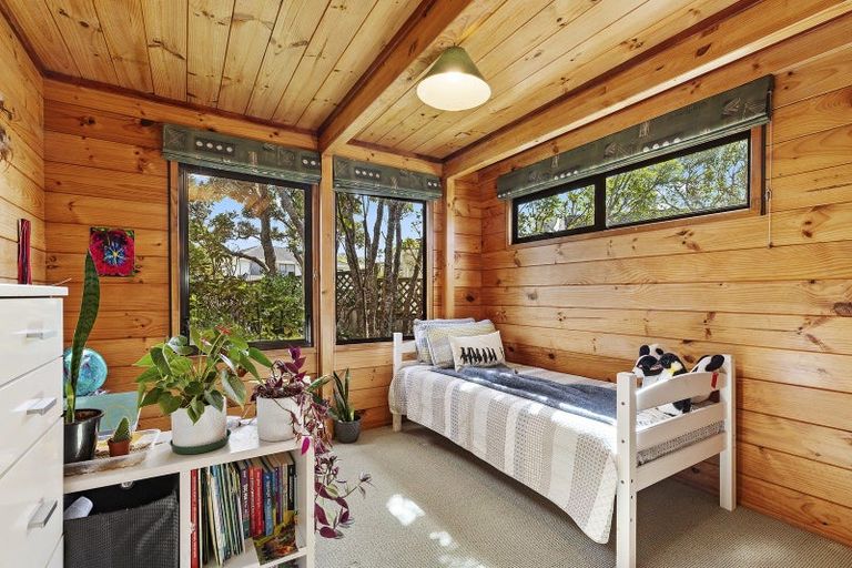 Photo of property in 16 Virginia Grove, Brooklyn, Wellington, 6021