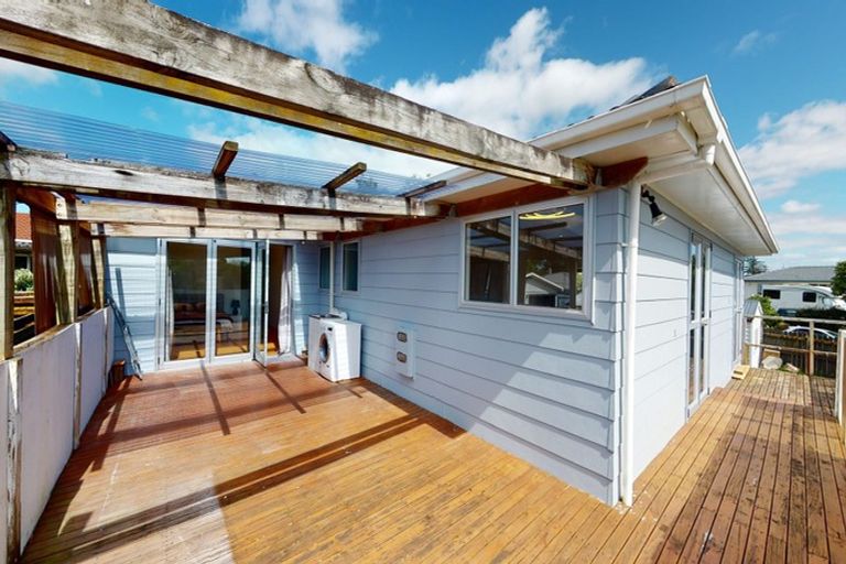 Photo of property in 8 Leatham Crescent, Opaheke, Papakura, 2113