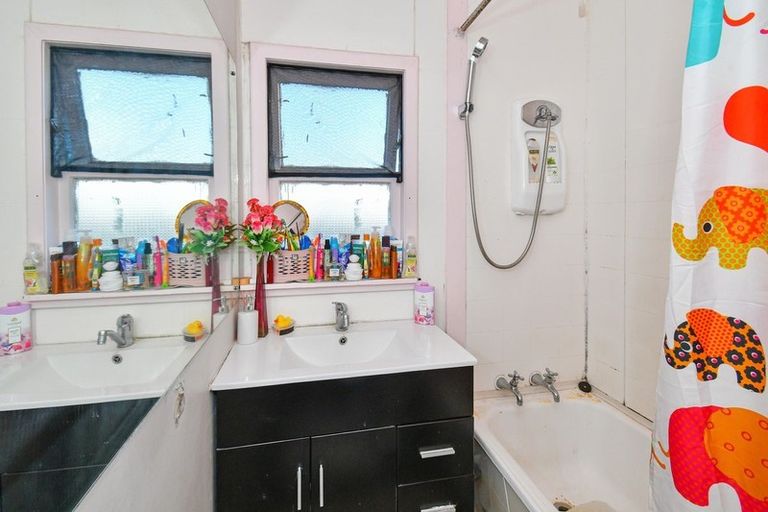 Photo of property in 23a Great South Road, Manurewa, Auckland, 2102