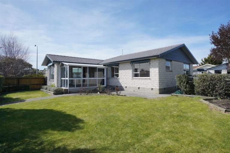 Photo of property in 15 Inwoods Road, Parklands, Christchurch, 8083
