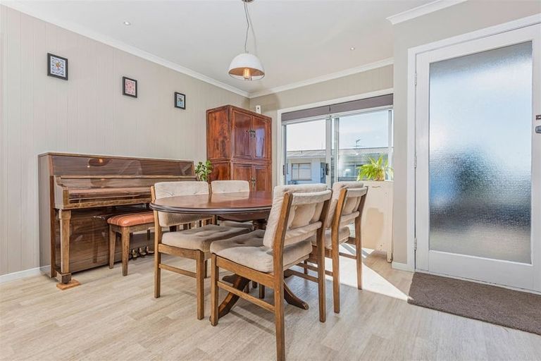 Photo of property in 4 Pipitea Place, Massey, Auckland, 0614