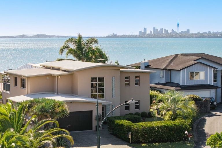 Photo of property in 8 Kawai Rise, Te Atatu Peninsula, Auckland, 0610