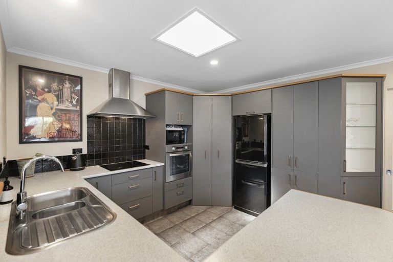 Photo of property in 41 Matene Place, Papamoa Beach, Papamoa, 3118