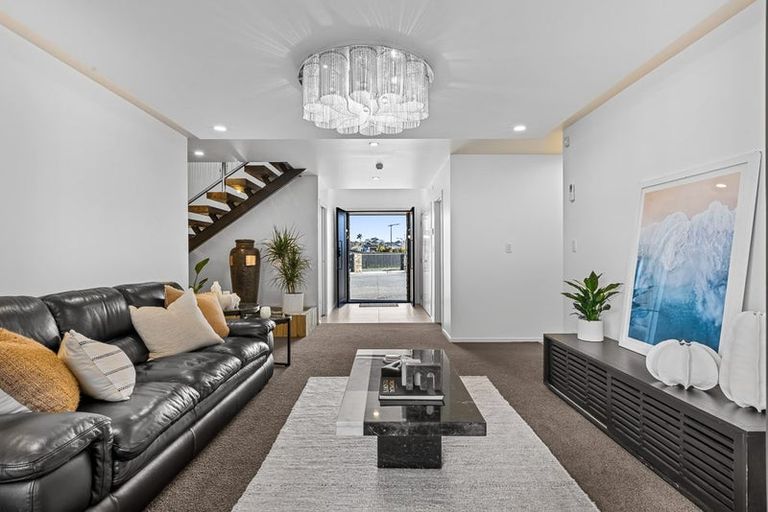 Photo of property in 14 Sir Lincoln Drive, Kumeu, 0810