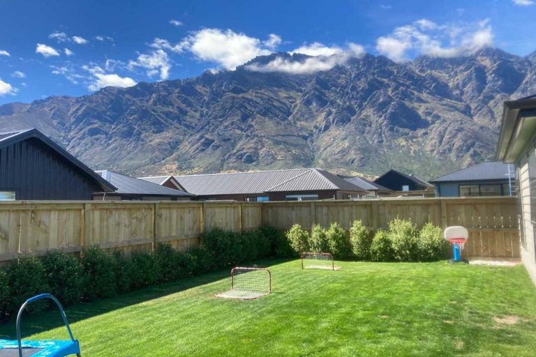 Photo of property in 32 Cheviot Street, Jacks Point, 9371