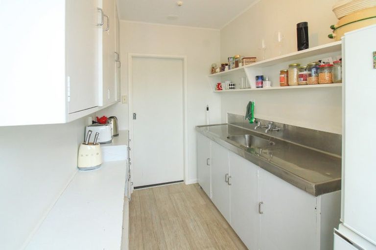 Photo of property in Victoria Court, 11/4u Queen Street, Mount Victoria, Wellington, 6011