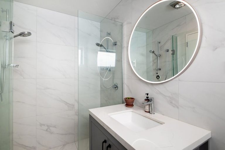 Photo of property in 9c Totara Grove, Hillcrest, Auckland, 0627