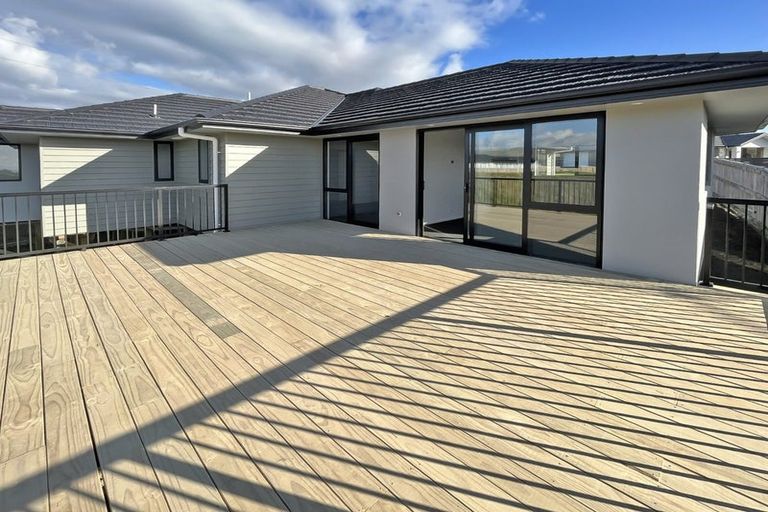 Photo of property in 11 Gibraltar Way, Fitzherbert, Palmerston North, 4410