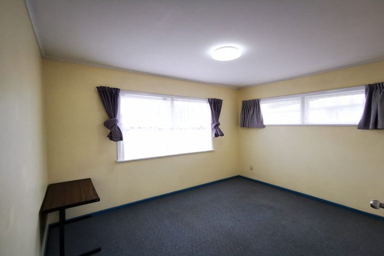 Photo of property in 1/88 Tirimoana Road, Te Atatu South, Auckland, 0602