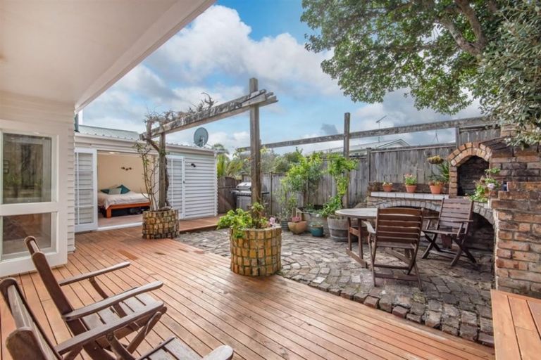 Photo of property in 2/26 Glenvar Road, Torbay, Auckland, 0630