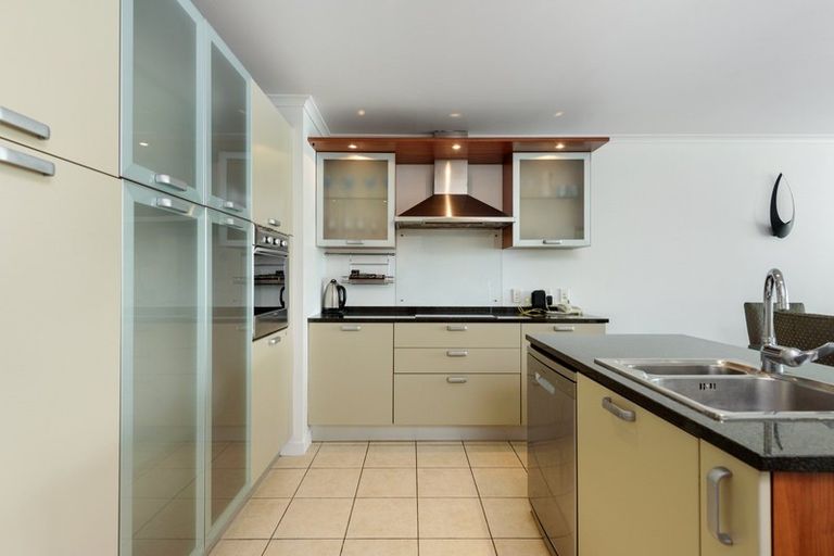 Photo of property in 207/136 Marine Parade, Mount Maunganui, 3116