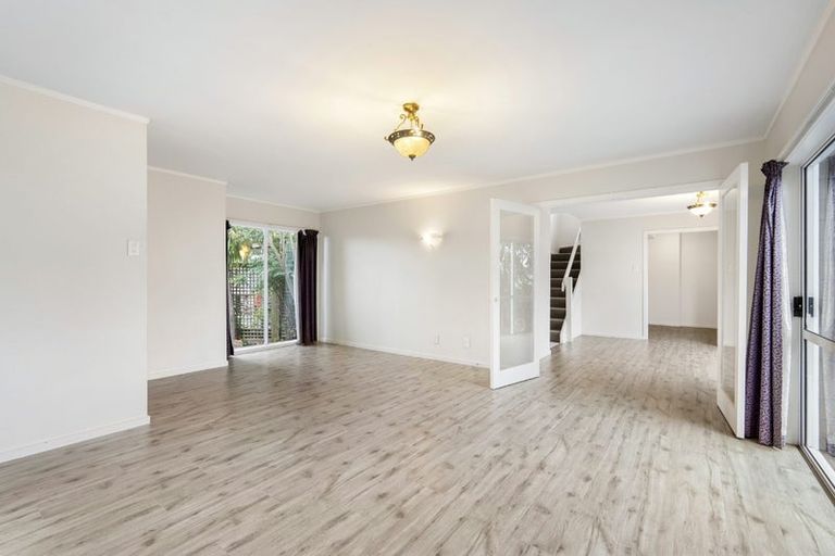 Photo of property in 2/5 Stanley Avenue, Milford, Auckland, 0620
