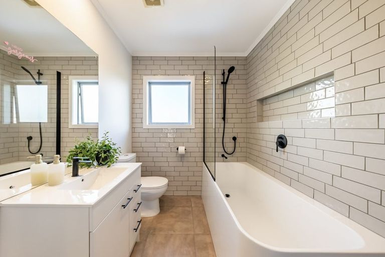 Photo of property in 17 Sumner Terrace, Aotea, Porirua, 5024