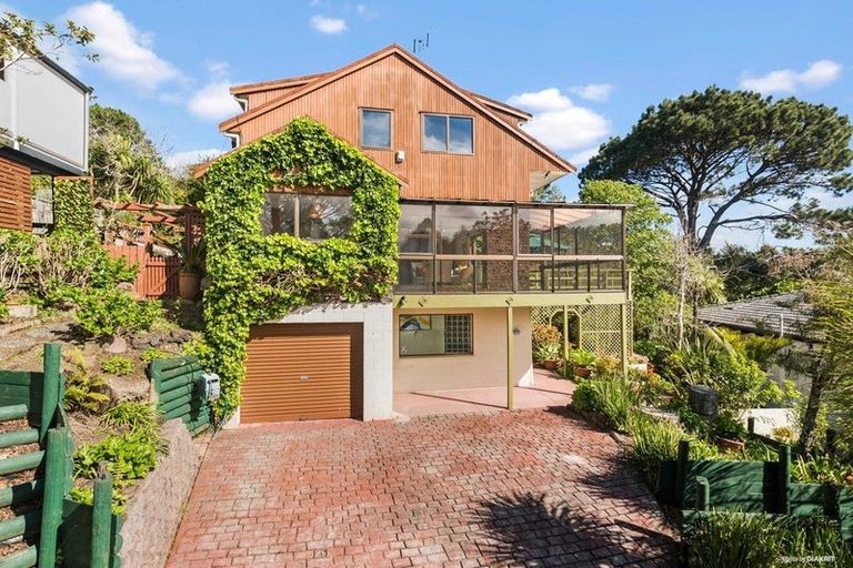 Photo of property in 11 Hebe Place, Birkenhead, Auckland, 0626