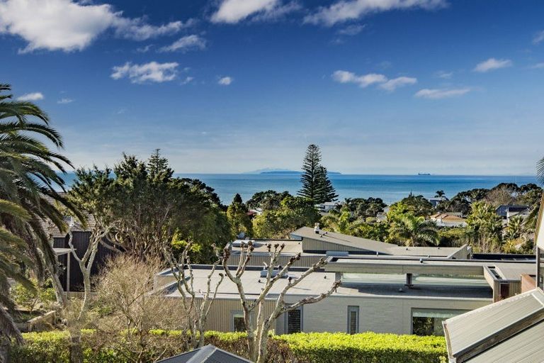 Photo of property in 1/11a Hauraki Road, Hauraki, Auckland, 0622