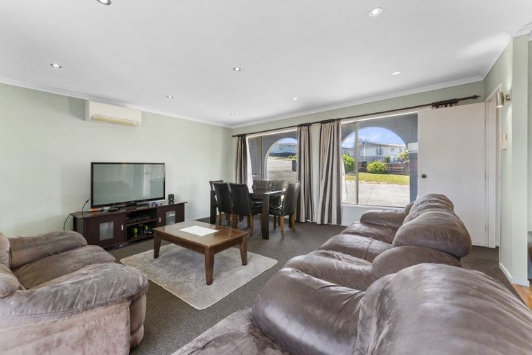 Photo of property in 62 Desert Gold Street, Ascot Park, Porirua, 5024