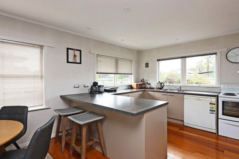 Photo of property in 5 Pembroke Street, Taradale, Napier, 4112