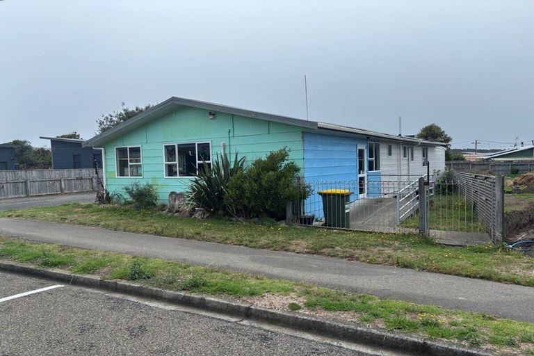 Photo of property in 12 Carthew Terrace, Foxton Beach, Foxton, 4815
