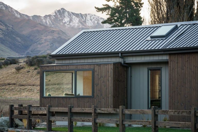 Photo of property in 1 Kamana Rise, Wanaka, 9382