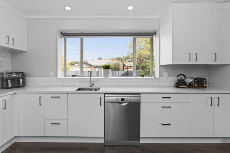 Photo of property in 37 O'dowd Road, Taradale, Napier, 4112