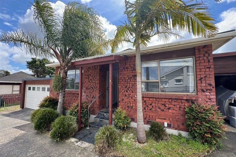 Photo of property in 2/51 Shakespeare Road, Milford, Auckland, 0620