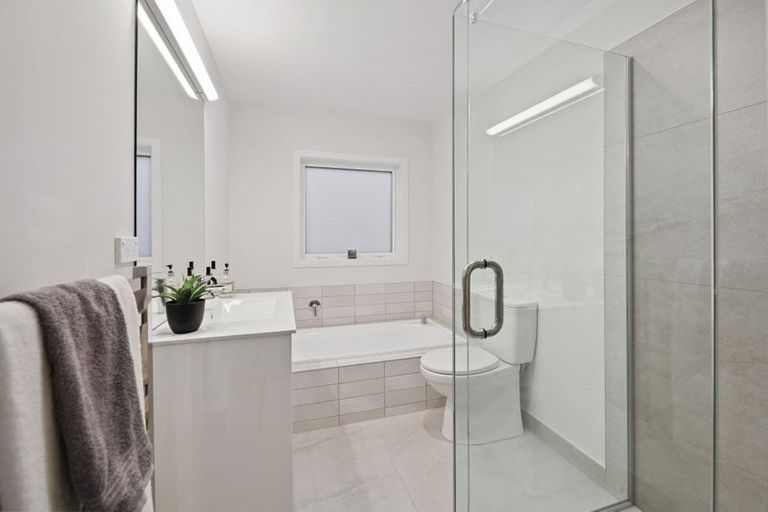 Photo of property in 352 East Coast Road, Sunnynook, Auckland, 0630