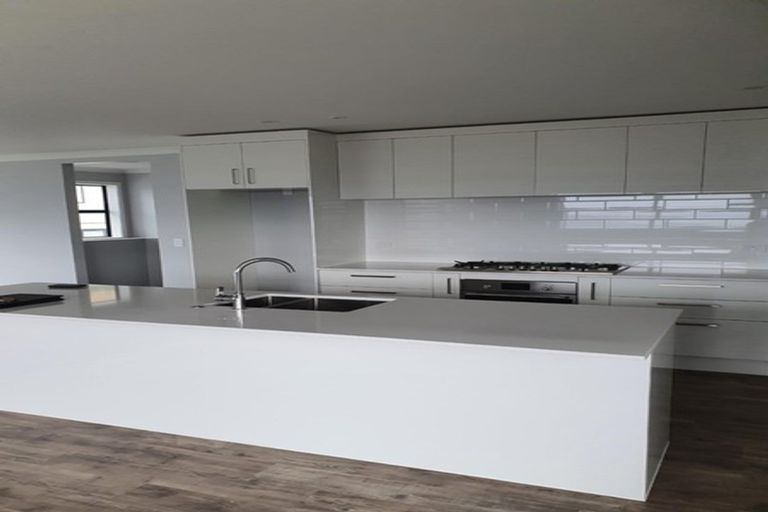 Photo of property in 9a Grumman Lane, Newlands, Wellington, 6037