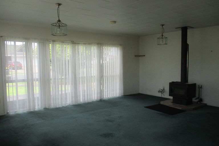 Photo of property in 3 Booker Place, Weymouth, Auckland, 2103