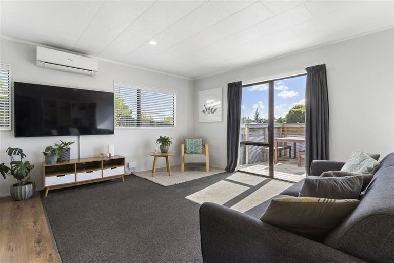 Photo of property in 8 Brookfield Road, Te Atatu Peninsula, Auckland, 0610