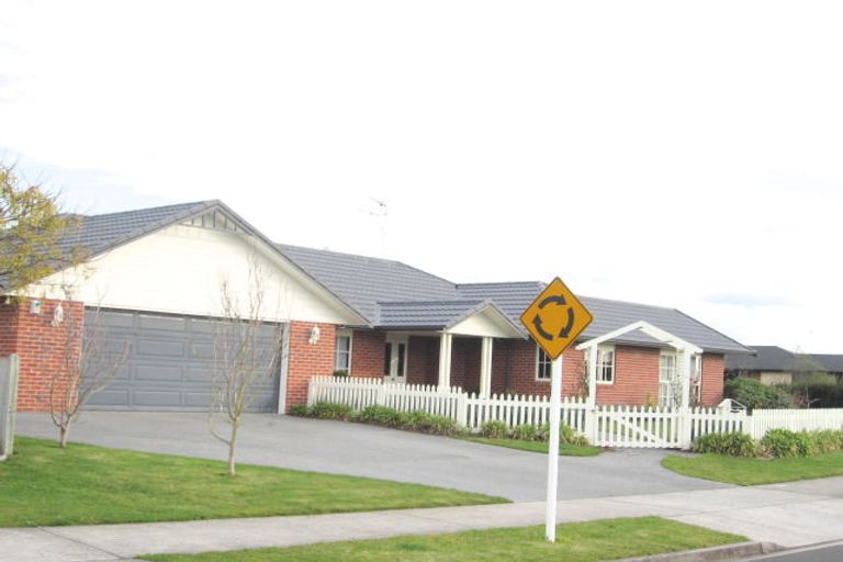 Photo of property in 2 Guildford Place, Rototuna North, Hamilton, 3210