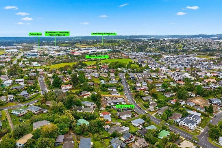 Photo of property in 2/17 Kemp Road, Massey, Auckland, 0614