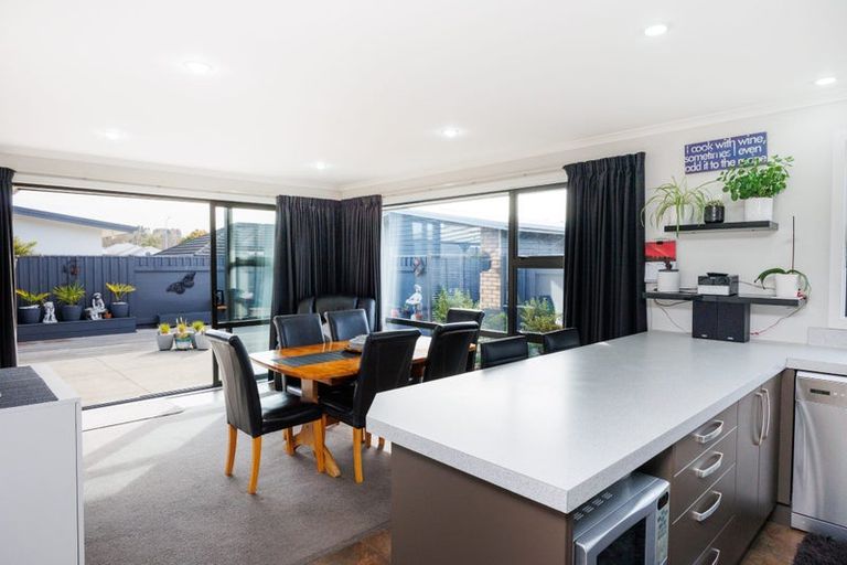 Photo of property in 12 Lorenzo Place, Kelvin Grove, Palmerston North, 4414