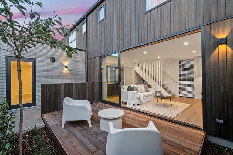 Photo of property in 2/31 Rutland Street, St Albans, Christchurch, 8014