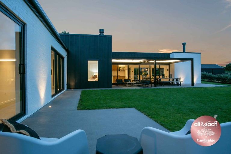 Photo of property in 1/45 Saint Kilda Road, Cambridge, 3434