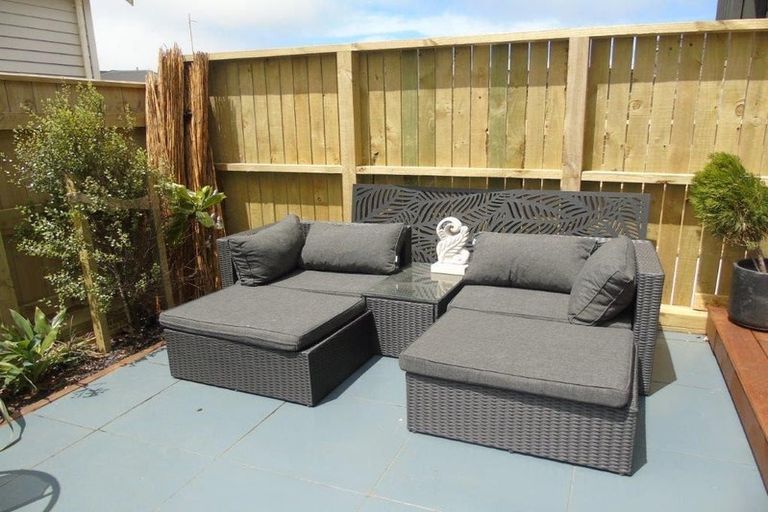 Photo of property in 62u3 Spenmoor Street, Newlands, Wellington, 6037