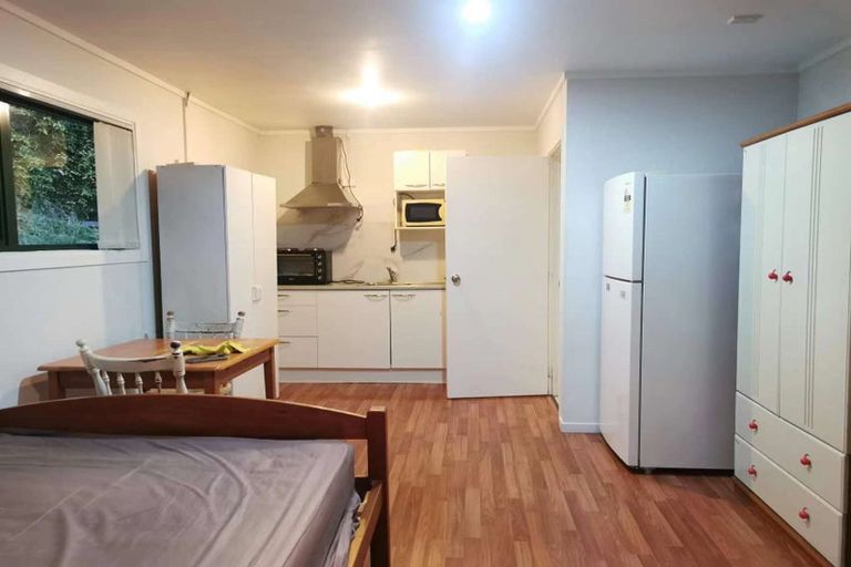 Photo of property in 2/3 Manutara Avenue, Forrest Hill, Auckland, 0620