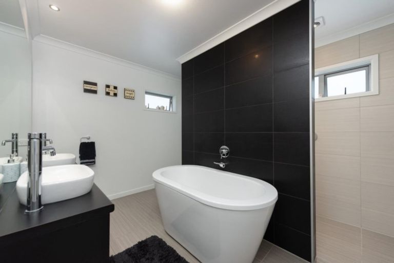 Photo of property in 134 Oriental Parade, Papamoa Beach, Papamoa, 3118