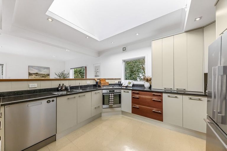 Photo of property in 16 Prestige Place, Castor Bay, Auckland, 0620