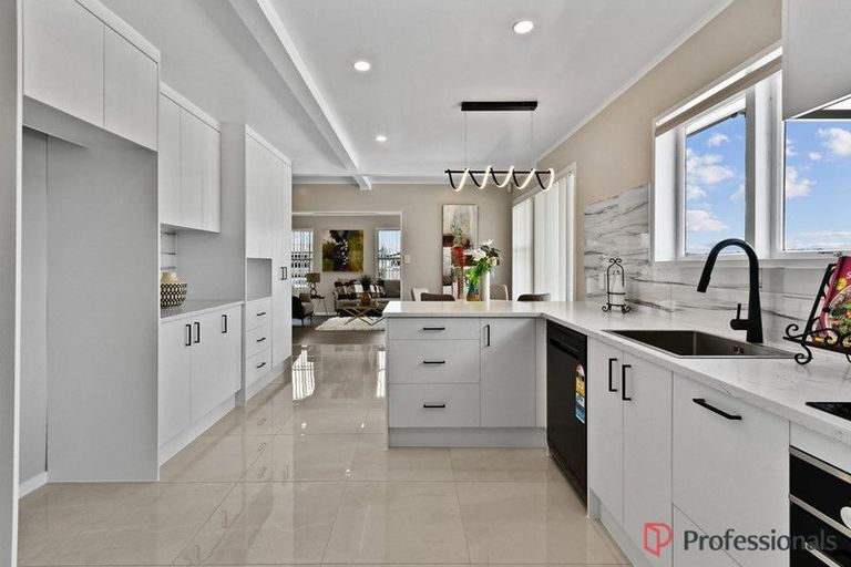 Photo of property in 31 Ilford Crescent, Mangere, Auckland, 2022