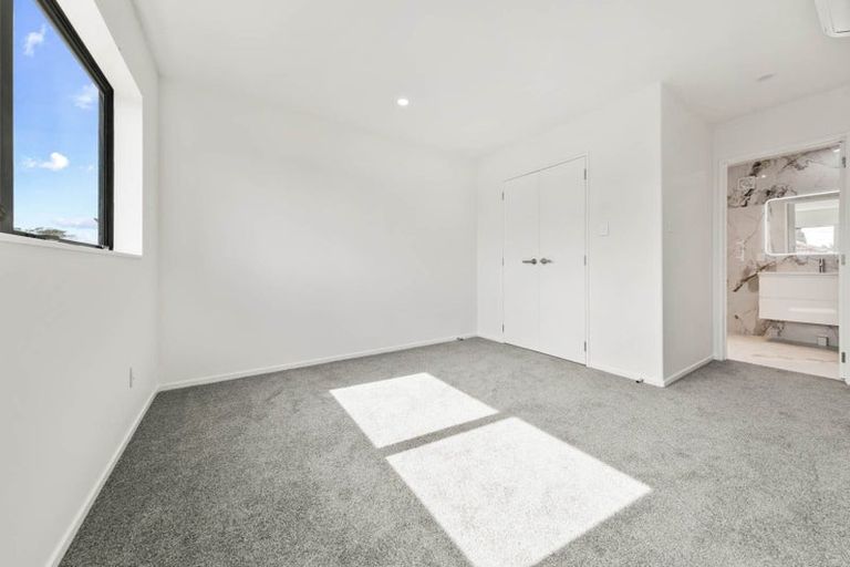 Photo of property in 90c Seymour Road, Sunnyvale, Auckland, 0612